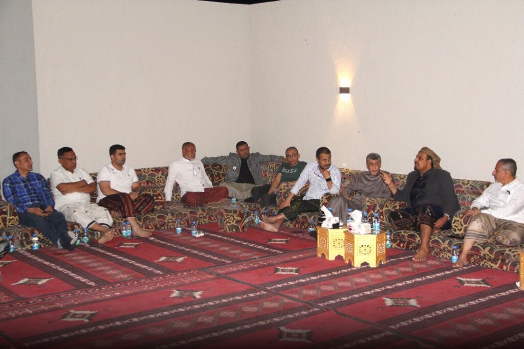 محافظ حضرموت يبحث مع فريق الإصلاحات الاقتصادية آفاق الشراكة بين السلطة المحلية والقطاع الخاص محافظ حضرموت يبحث مع فريق الإصلاحات الاقتصادية آفاق الشراكة بين السلطة المحلية والقطاع الخاص