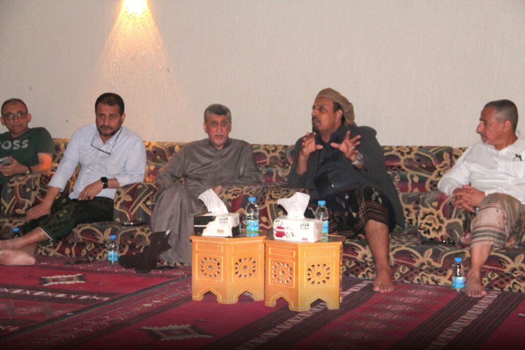 محافظ حضرموت يبحث مع فريق الإصلاحات الاقتصادية آفاق الشراكة بين السلطة المحلية والقطاع الخاص محافظ حضرموت يبحث مع فريق الإصلاحات الاقتصادية آفاق الشراكة بين السلطة المحلية والقطاع الخاص