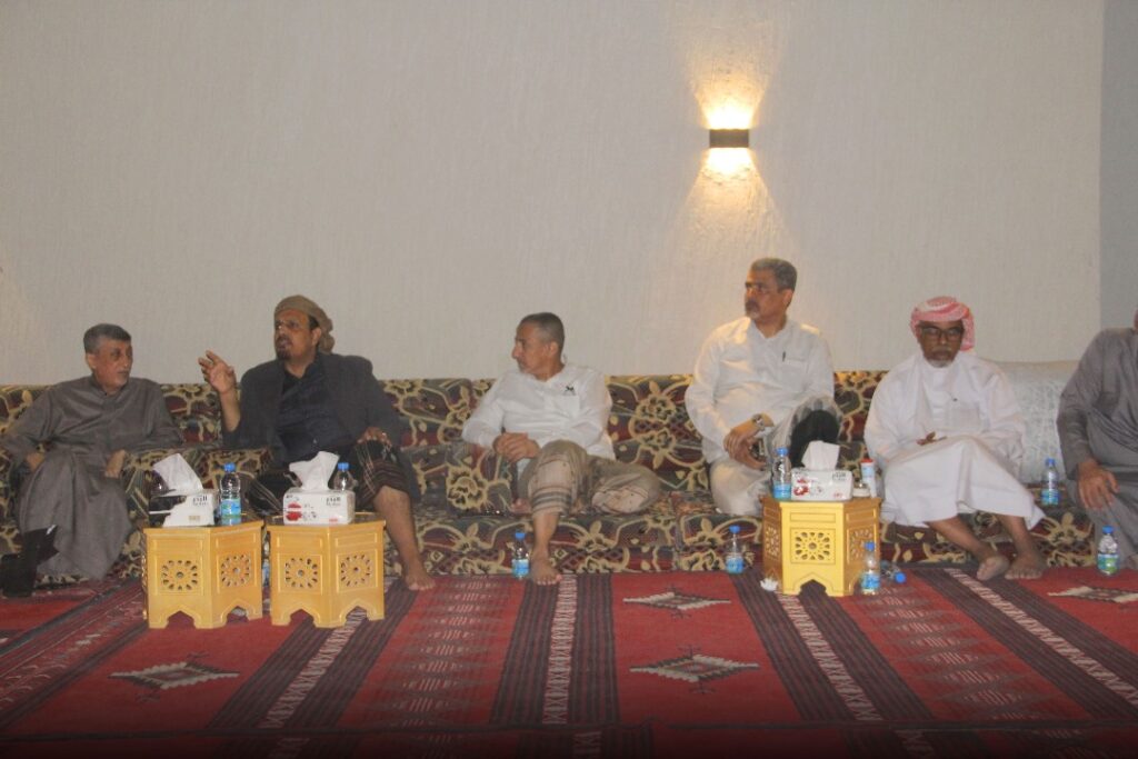 محافظ حضرموت يبحث مع فريق الإصلاحات الاقتصادية آفاق الشراكة بين السلطة المحلية والقطاع الخاص محافظ حضرموت يبحث مع فريق الإصلاحات الاقتصادية آفاق الشراكة بين السلطة المحلية والقطاع الخاص