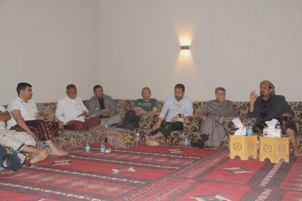 محافظ حضرموت يبحث مع فريق الإصلاحات الاقتصادية آفاق الشراكة بين السلطة المحلية والقطاع الخاص محافظ حضرموت يبحث مع فريق الإصلاحات الاقتصادية آفاق الشراكة بين السلطة المحلية والقطاع الخاص