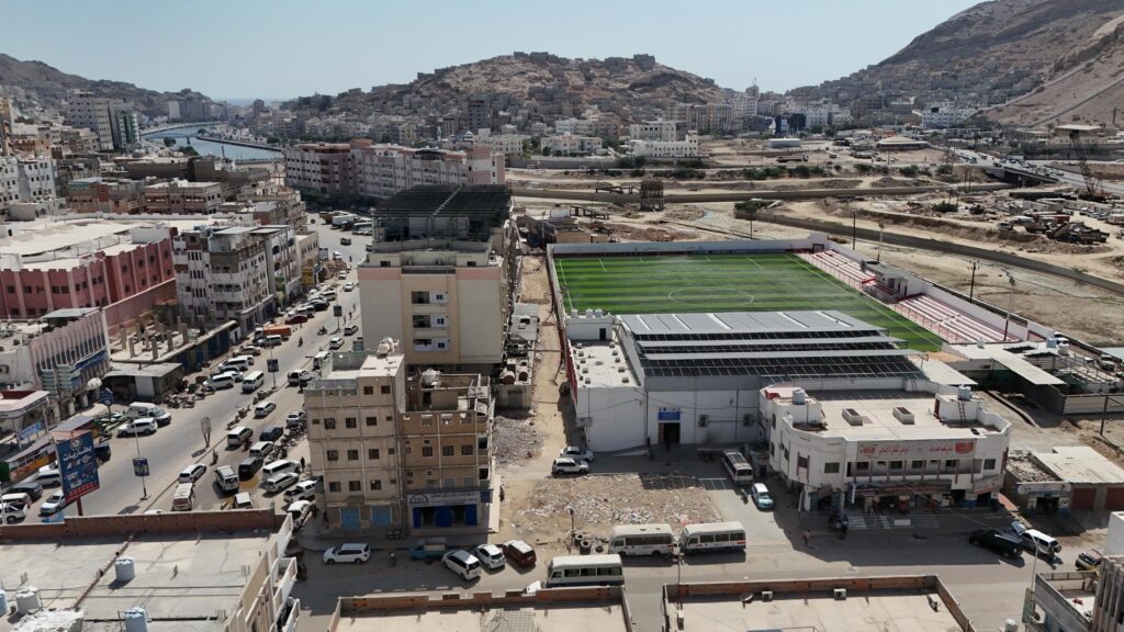 المحافظ بن ماضي يتفقد شوارع ديس المكلا ويشدد على سرعة إنجاز الطرق الجانبية للمرحلة الثانية لخور المكلا ورصف الشوارع الداخلية المحافظ بن ماضي يتفقد شوارع ديس المكلا ويشدد على سرعة إنجاز الطرق الجانبية للمرحلة الثانية لخور المكلا ورصف الشوارع الداخلية