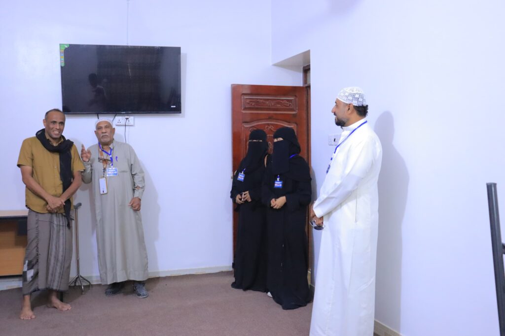 رئيس ومؤسس فريق بن ياسين لفحص الفم والأسنان والتوعية الصحية في زيارة عمل الى مؤسسة غيث ※ رئيس ومؤسس فريق بن ياسين لفحص الفم والأسنان والتوعية الصحية في زيارة عمل الى مؤسسة غيث ※