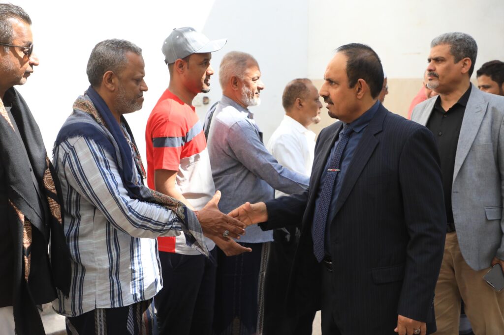 محافظ حضرموت يقدِّم واجب العزاء في وفاة الرائد التربوي أحمد سعيد باحبارة محافظ حضرموت يقدِّم واجب العزاء في وفاة الرائد التربوي أحمد سعيد باحبارة
