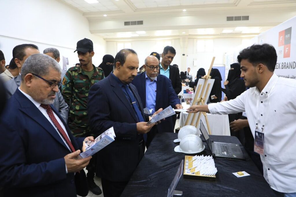 المحافظ بن ماضي يدشّن "الهاكثون الأول لريادة الأعمال" بجامعة حضرموت ويؤكد أهمية الحدث في تحويل الطلاب إلى "قادة مشاريع" المحافظ بن ماضي يدشّن "الهاكثون الأول لريادة الأعمال" بجامعة حضرموت ويؤكد أهمية الحدث في تحويل الطلاب إلى "قادة مشاريع"