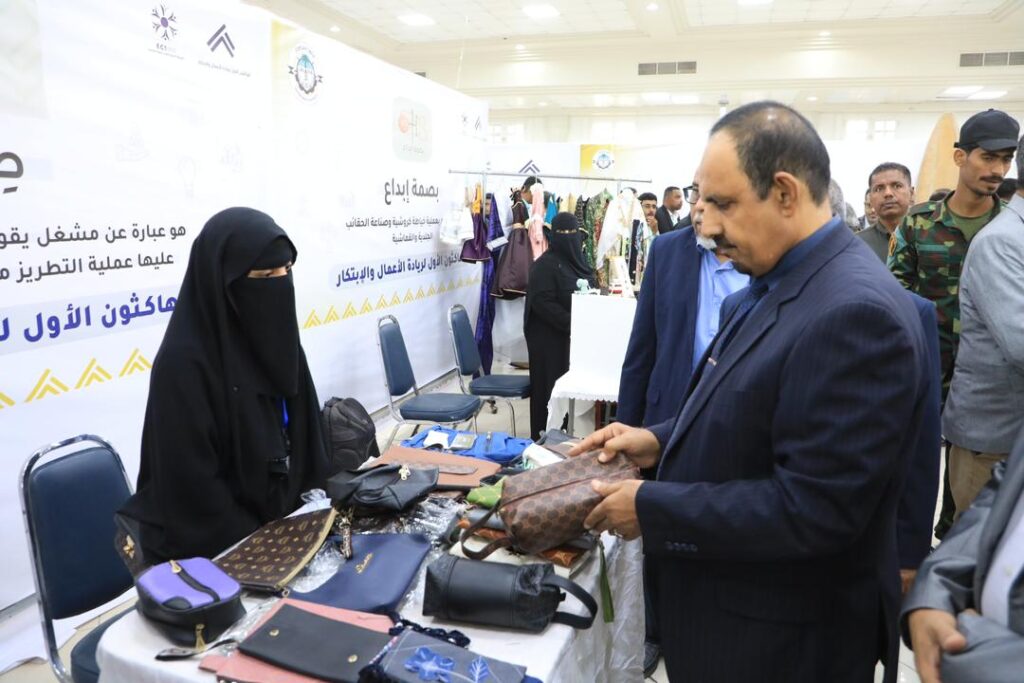 المحافظ بن ماضي يدشّن "الهاكثون الأول لريادة الأعمال" بجامعة حضرموت ويؤكد أهمية الحدث في تحويل الطلاب إلى "قادة مشاريع" المحافظ بن ماضي يدشّن "الهاكثون الأول لريادة الأعمال" بجامعة حضرموت ويؤكد أهمية الحدث في تحويل الطلاب إلى "قادة مشاريع"