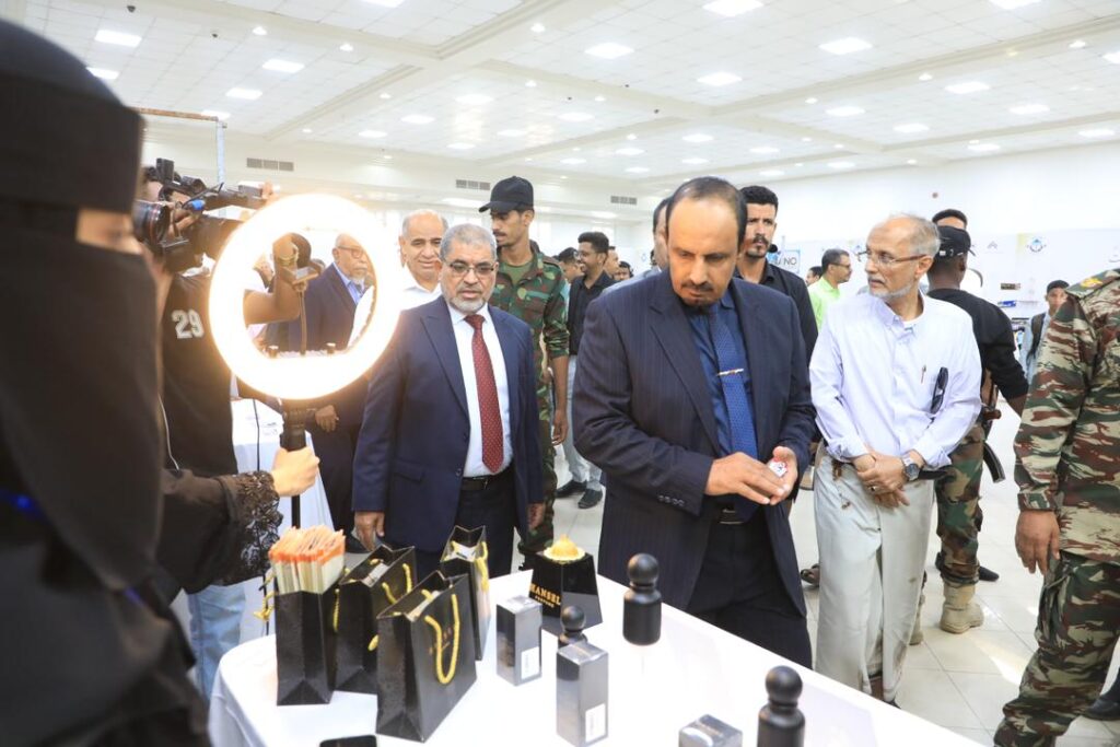 المحافظ بن ماضي يدشّن "الهاكثون الأول لريادة الأعمال" بجامعة حضرموت ويؤكد أهمية الحدث في تحويل الطلاب إلى "قادة مشاريع" المحافظ بن ماضي يدشّن "الهاكثون الأول لريادة الأعمال" بجامعة حضرموت ويؤكد أهمية الحدث في تحويل الطلاب إلى "قادة مشاريع"