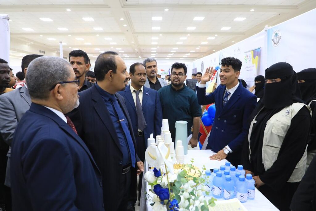 المحافظ بن ماضي يدشّن "الهاكثون الأول لريادة الأعمال" بجامعة حضرموت ويؤكد أهمية الحدث في تحويل الطلاب إلى "قادة مشاريع" المحافظ بن ماضي يدشّن "الهاكثون الأول لريادة الأعمال" بجامعة حضرموت ويؤكد أهمية الحدث في تحويل الطلاب إلى "قادة مشاريع"