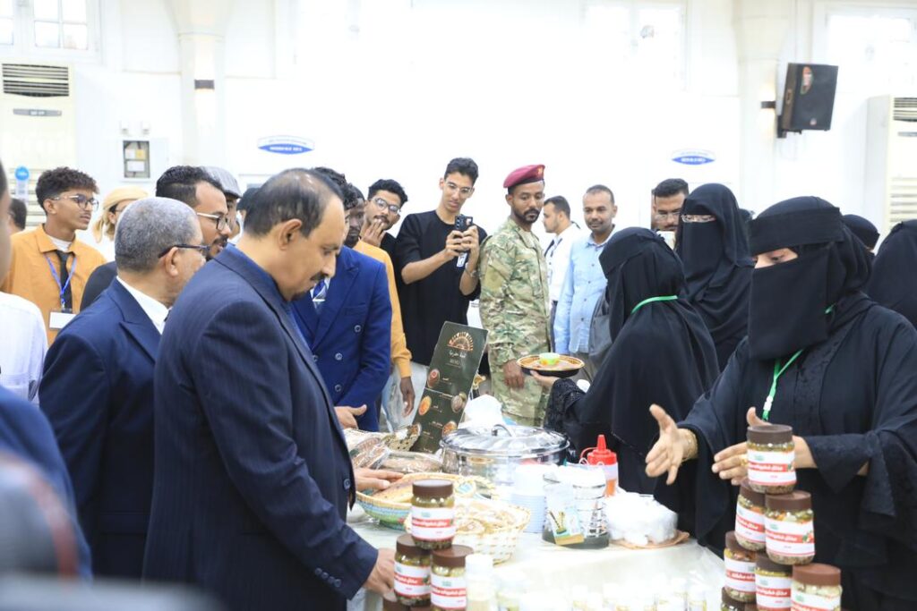 المحافظ بن ماضي يدشّن "الهاكثون الأول لريادة الأعمال" بجامعة حضرموت ويؤكد أهمية الحدث في تحويل الطلاب إلى "قادة مشاريع" المحافظ بن ماضي يدشّن "الهاكثون الأول لريادة الأعمال" بجامعة حضرموت ويؤكد أهمية الحدث في تحويل الطلاب إلى "قادة مشاريع"