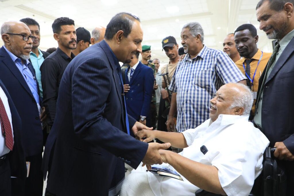 المحافظ بن ماضي يدشّن "الهاكثون الأول لريادة الأعمال" بجامعة حضرموت ويؤكد أهمية الحدث في تحويل الطلاب إلى "قادة مشاريع" المحافظ بن ماضي يدشّن "الهاكثون الأول لريادة الأعمال" بجامعة حضرموت ويؤكد أهمية الحدث في تحويل الطلاب إلى "قادة مشاريع"