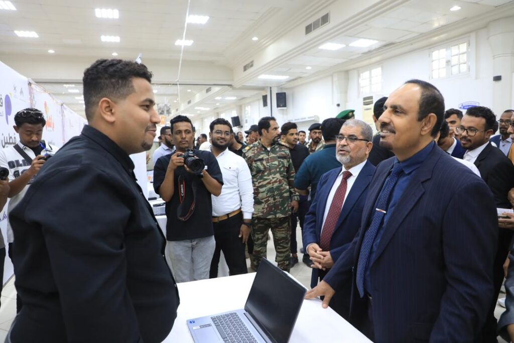 المحافظ بن ماضي يدشّن "الهاكثون الأول لريادة الأعمال" بجامعة حضرموت ويؤكد أهمية الحدث في تحويل الطلاب إلى "قادة مشاريع" المحافظ بن ماضي يدشّن "الهاكثون الأول لريادة الأعمال" بجامعة حضرموت ويؤكد أهمية الحدث في تحويل الطلاب إلى "قادة مشاريع"