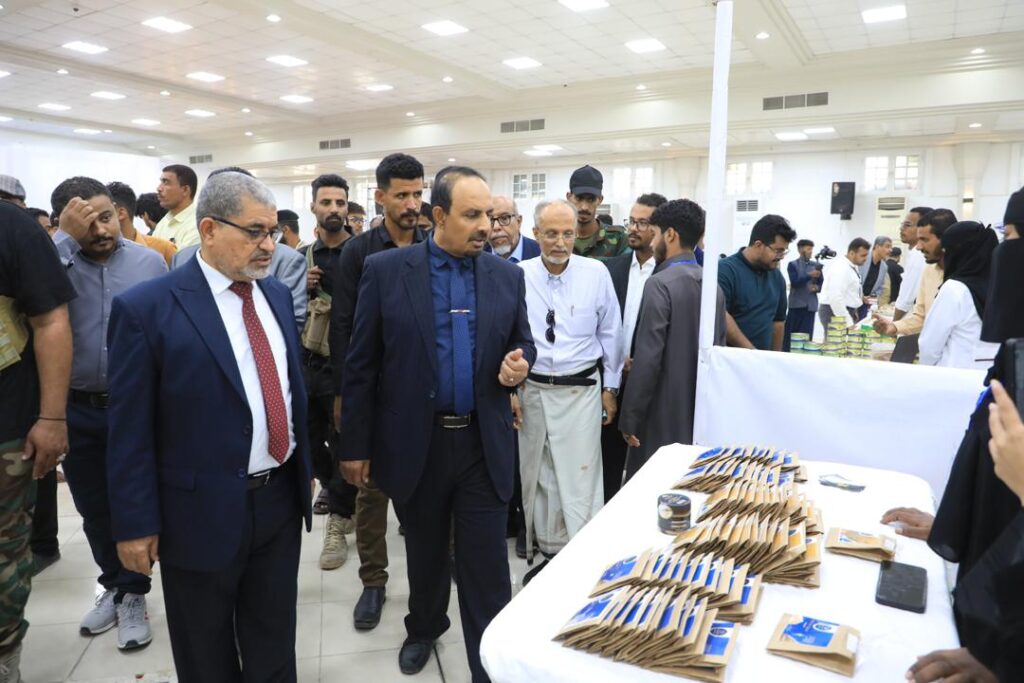 المحافظ بن ماضي يدشّن "الهاكثون الأول لريادة الأعمال" بجامعة حضرموت ويؤكد أهمية الحدث في تحويل الطلاب إلى "قادة مشاريع" المحافظ بن ماضي يدشّن "الهاكثون الأول لريادة الأعمال" بجامعة حضرموت ويؤكد أهمية الحدث في تحويل الطلاب إلى "قادة مشاريع"