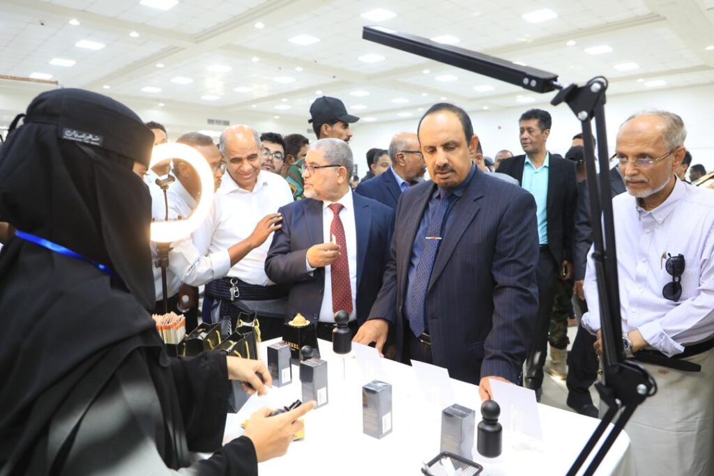 المحافظ بن ماضي يدشّن "الهاكثون الأول لريادة الأعمال" بجامعة حضرموت ويؤكد أهمية الحدث في تحويل الطلاب إلى "قادة مشاريع" المحافظ بن ماضي يدشّن "الهاكثون الأول لريادة الأعمال" بجامعة حضرموت ويؤكد أهمية الحدث في تحويل الطلاب إلى "قادة مشاريع"