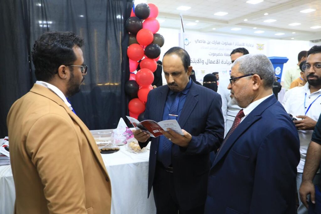 المحافظ بن ماضي يدشّن "الهاكثون الأول لريادة الأعمال" بجامعة حضرموت ويؤكد أهمية الحدث في تحويل الطلاب إلى "قادة مشاريع" المحافظ بن ماضي يدشّن "الهاكثون الأول لريادة الأعمال" بجامعة حضرموت ويؤكد أهمية الحدث في تحويل الطلاب إلى "قادة مشاريع"