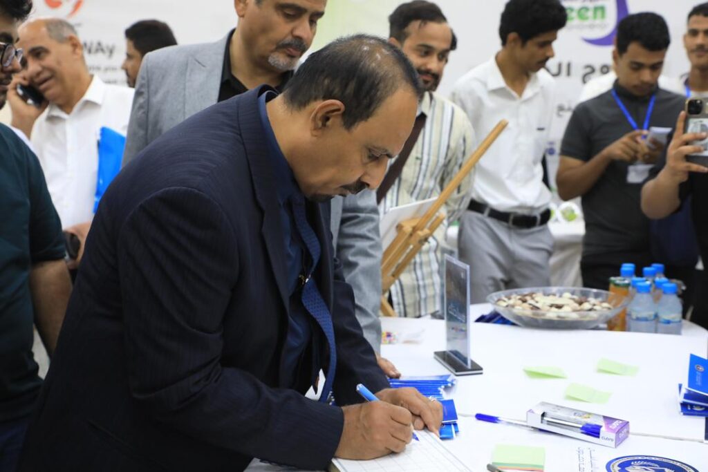 المحافظ بن ماضي يدشّن "الهاكثون الأول لريادة الأعمال" بجامعة حضرموت ويؤكد أهمية الحدث في تحويل الطلاب إلى "قادة مشاريع" المحافظ بن ماضي يدشّن "الهاكثون الأول لريادة الأعمال" بجامعة حضرموت ويؤكد أهمية الحدث في تحويل الطلاب إلى "قادة مشاريع"