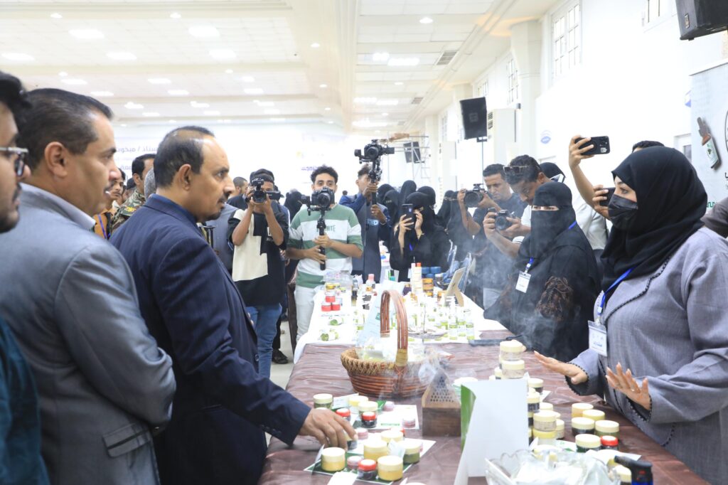 المحافظ بن ماضي يدشّن "الهاكثون الأول لريادة الأعمال" بجامعة حضرموت ويؤكد أهمية الحدث في تحويل الطلاب إلى "قادة مشاريع" المحافظ بن ماضي يدشّن "الهاكثون الأول لريادة الأعمال" بجامعة حضرموت ويؤكد أهمية الحدث في تحويل الطلاب إلى "قادة مشاريع"