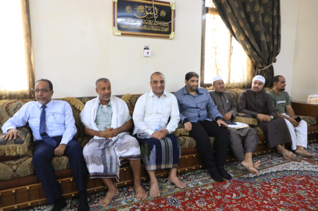 محافظ حضرموت يزور البروفيسور عبدالله باهارون ويُشيد بدوره في إثراء الحياة الأكاديمية والاجتماعية محافظ حضرموت يزور البروفيسور عبدالله باهارون ويُشيد بدوره في إثراء الحياة الأكاديمية والاجتماعية