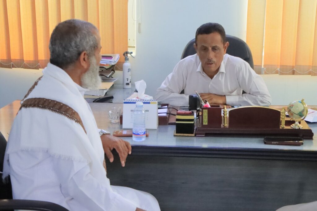 العمودي والصاري يناقشان احتياجات الخدمات الصحية بمديرية زمخ ومنوخ الصحراوية العمودي والصاري يناقشان احتياجات الخدمات الصحية بمديرية زمخ ومنوخ الصحراوية