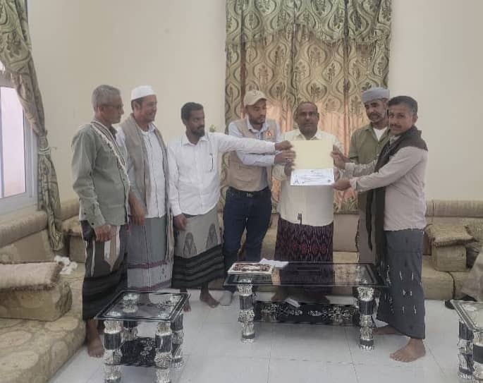 في إنجاز نوعي يعزز الحضور العالمي لعسل حضرموت..شركة "شيبا بيز" تكرّم نحالي وادي يبعث بعد حصد الجائزة البلاتينية في لندن وباريس في إنجاز نوعي يعزز الحضور العالمي لعسل حضرموت..شركة "شيبا بيز" تكرّم نحالي وادي يبعث بعد حصد الجائزة البلاتينية في لندن وباريس