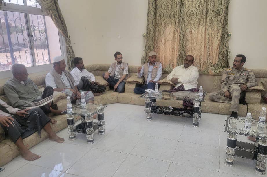 في إنجاز نوعي يعزز الحضور العالمي لعسل حضرموت..شركة "شيبا بيز" تكرّم نحالي وادي يبعث بعد حصد الجائزة البلاتينية في لندن وباريس في إنجاز نوعي يعزز الحضور العالمي لعسل حضرموت..شركة "شيبا بيز" تكرّم نحالي وادي يبعث بعد حصد الجائزة البلاتينية في لندن وباريس