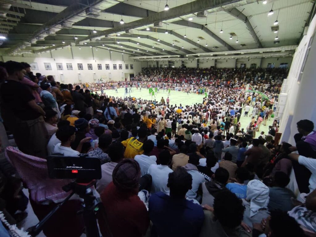 برعاية المحافظ بن ماضي ، بتمويل من البرنامج السعودي لتنمية واعمار اليمن ..في أجواء جماهيرية كبيرة في صالة الشهيد علي بامعبد بسيئون ..طائرة شباب القطن تحلق فوق سيئون وتتأهل إلى نهائي البطولة التنشيطية الثانية لأندية حضرموت الوادي والصحراء برعاية المحافظ بن ماضي ، بتمويل من البرنامج السعودي لتنمية واعمار اليمن ..في أجواء جماهيرية كبيرة في صالة الشهيد علي بامعبد بسيئون ..طائرة شباب القطن تحلق فوق سيئون وتتأهل إلى نهائي البطولة التنشيطية الثانية لأندية حضرموت الوادي والصحراء