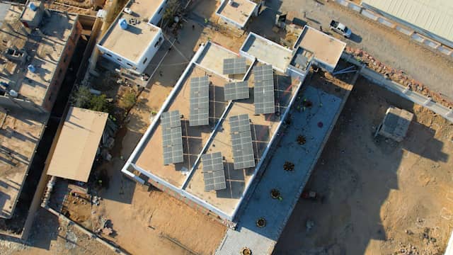 محافظ حضرموت والسفير الألماني يتفقدان مشروع تأهيل المخازن المركزية للأدوية (شريان الإمداد للمحور الشرقي) محافظ حضرموت والسفير الألماني يتفقدان مشروع تأهيل المخازن المركزية للأدوية (شريان الإمداد للمحور الشرقي)