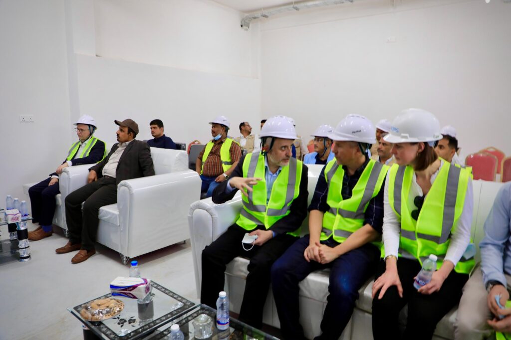 محافظ حضرموت والسفير الألماني يتفقدان مشروع تأهيل المخازن المركزية للأدوية (شريان الإمداد للمحور الشرقي) محافظ حضرموت والسفير الألماني يتفقدان مشروع تأهيل المخازن المركزية للأدوية (شريان الإمداد للمحور الشرقي)