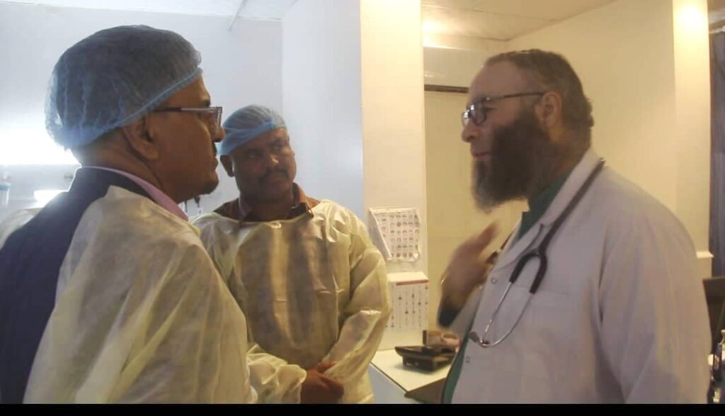 بتوجيهات محافظ حضرموت.. الأمين العام للمجلس المحلي يتفقد الحالة الصحية للقيادي التربوي والإداري "حسن كندسة" بتوجيهات محافظ حضرموت.. الأمين العام للمجلس المحلي يتفقد الحالة الصحية للقيادي التربوي والإداري "حسن كندسة"