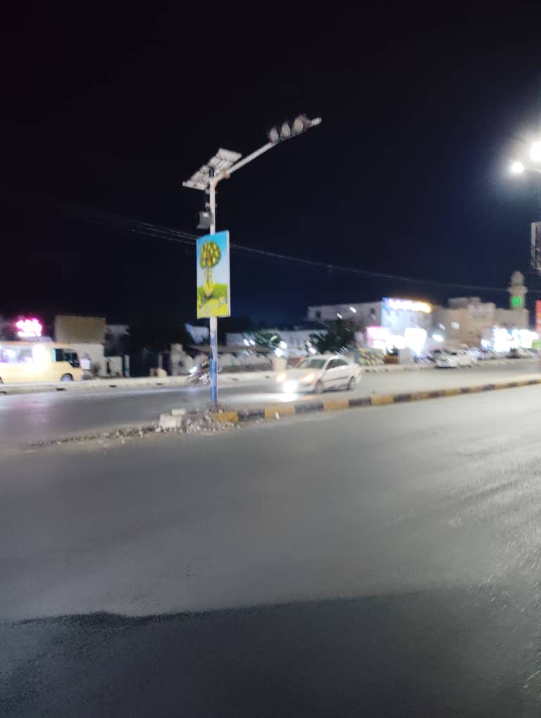 المكلا: تركيب إشارة ضوئية في حي الصديق لتخفيف الازدحام بمفرق المساكن المكلا: تركيب إشارة ضوئية في حي الصديق لتخفيف الازدحام بمفرق المساكن