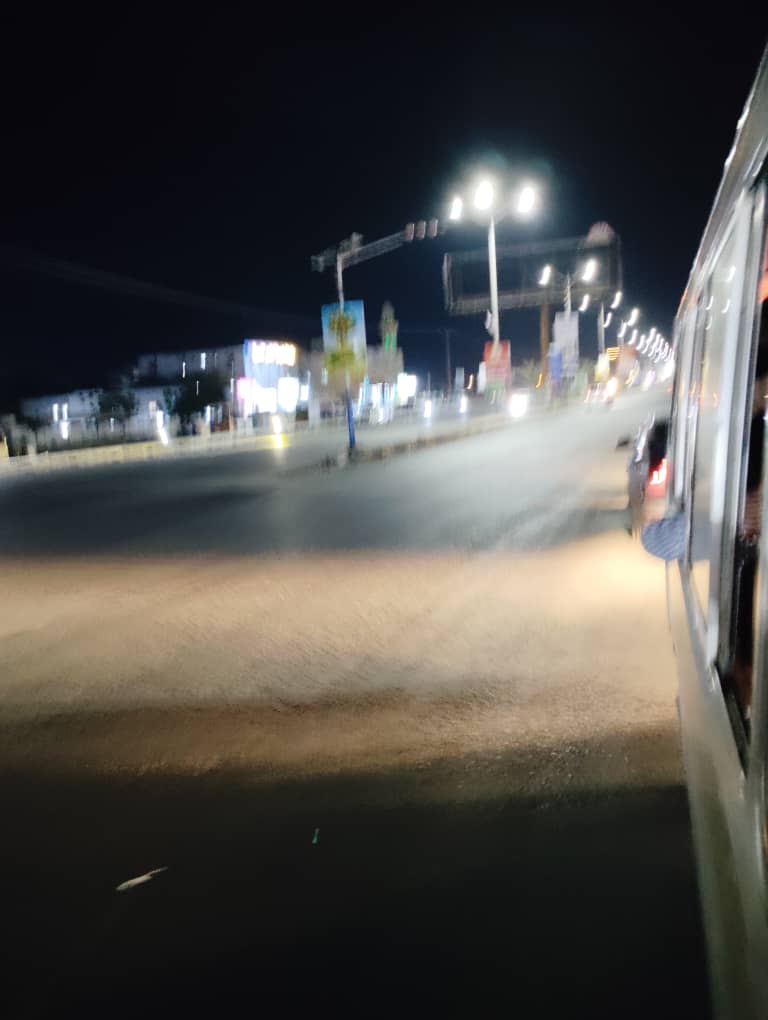 المكلا: تركيب إشارة ضوئية في حي الصديق لتخفيف الازدحام بمفرق المساكن المكلا: تركيب إشارة ضوئية في حي الصديق لتخفيف الازدحام بمفرق المساكن