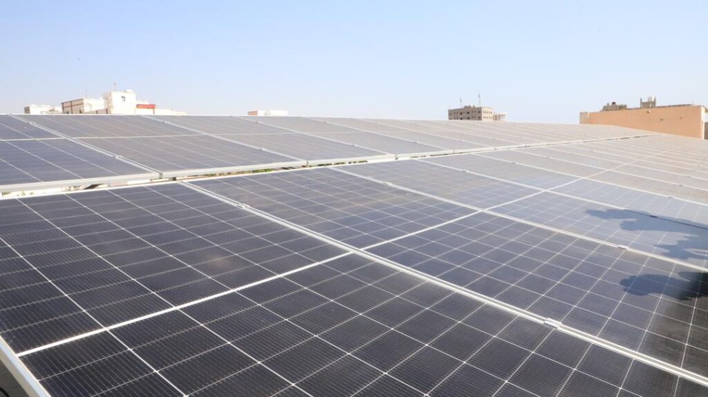 محافظ حضرموت يدشّن منظومة الطاقة الشمسية لثلاث مدارس محورية بالمكلا بقدرة 100 كيلوواط لخدمة أكثر من 2200 طالب وتربوي بكلفة تزيد عن 100 ألف دولار محافظ حضرموت يدشّن منظومة الطاقة الشمسية لثلاث مدارس محورية بالمكلا بقدرة 100 كيلوواط لخدمة أكثر من 2200 طالب وتربوي بكلفة تزيد عن 100 ألف دولار