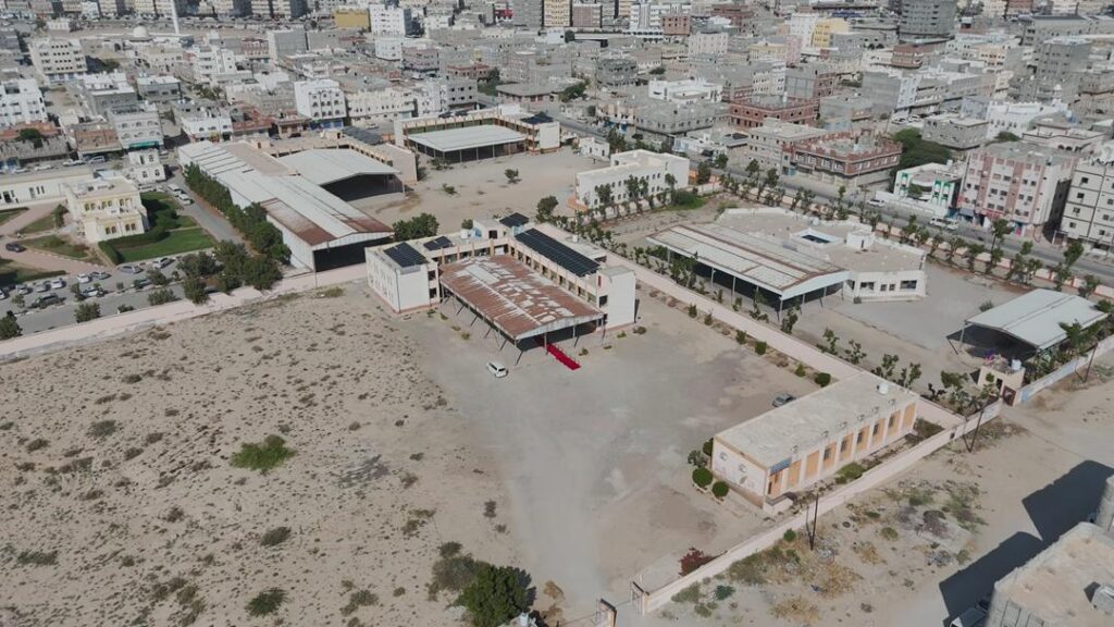 محافظ حضرموت يدشّن منظومة الطاقة الشمسية لثلاث مدارس محورية بالمكلا بقدرة 100 كيلوواط لخدمة أكثر من 2200 طالب وتربوي بكلفة تزيد عن 100 ألف دولار محافظ حضرموت يدشّن منظومة الطاقة الشمسية لثلاث مدارس محورية بالمكلا بقدرة 100 كيلوواط لخدمة أكثر من 2200 طالب وتربوي بكلفة تزيد عن 100 ألف دولار