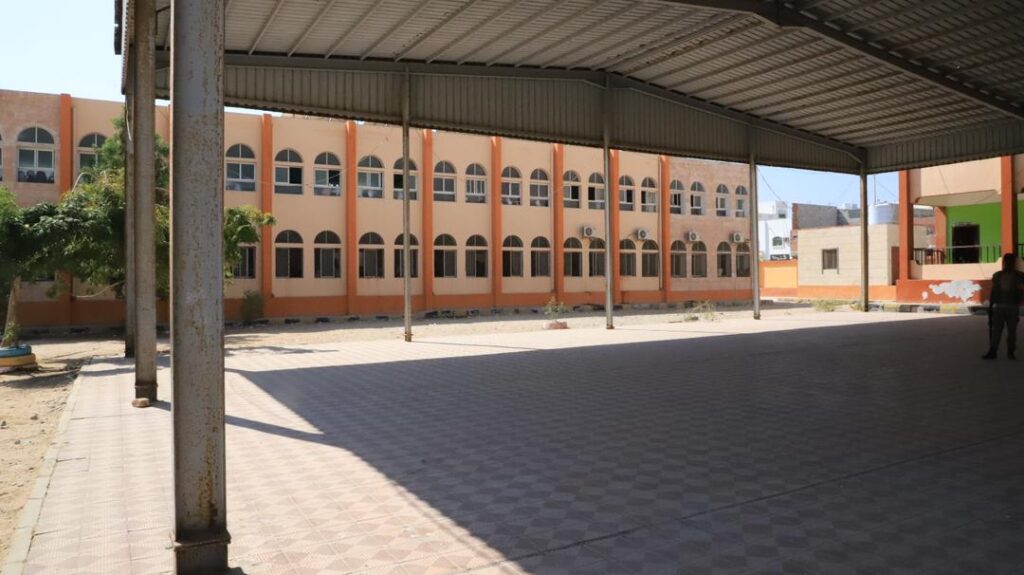 محافظ حضرموت يدشّن منظومة الطاقة الشمسية لثلاث مدارس محورية بالمكلا بقدرة 100 كيلوواط لخدمة أكثر من 2200 طالب وتربوي بكلفة تزيد عن 100 ألف دولار محافظ حضرموت يدشّن منظومة الطاقة الشمسية لثلاث مدارس محورية بالمكلا بقدرة 100 كيلوواط لخدمة أكثر من 2200 طالب وتربوي بكلفة تزيد عن 100 ألف دولار