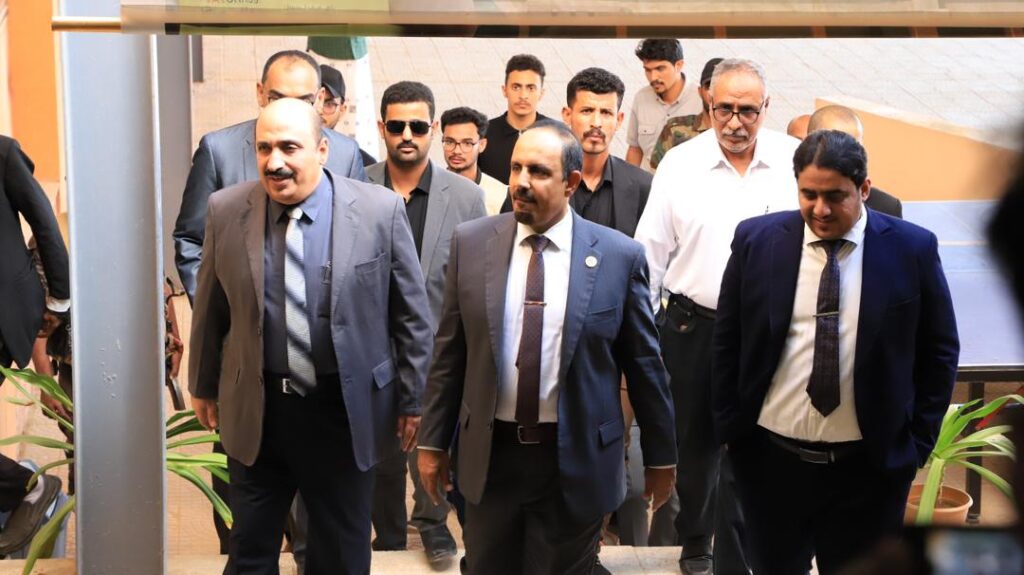 محافظ حضرموت يدشّن منظومة الطاقة الشمسية لثلاث مدارس محورية بالمكلا بقدرة 100 كيلوواط لخدمة أكثر من 2200 طالب وتربوي بكلفة تزيد عن 100 ألف دولار محافظ حضرموت يدشّن منظومة الطاقة الشمسية لثلاث مدارس محورية بالمكلا بقدرة 100 كيلوواط لخدمة أكثر من 2200 طالب وتربوي بكلفة تزيد عن 100 ألف دولار