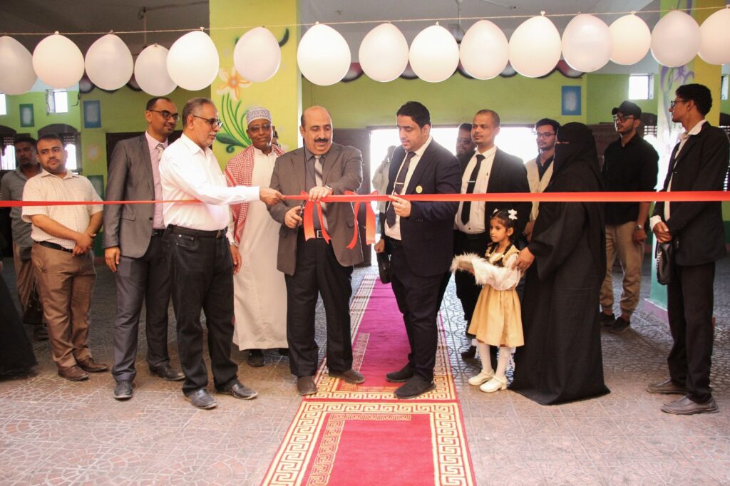 محافظ حضرموت يدشّن منظومة الطاقة الشمسية لثلاث مدارس محورية بالمكلا بقدرة 100 كيلوواط لخدمة أكثر من 2200 طالب وتربوي بكلفة تزيد عن 100 ألف دولار محافظ حضرموت يدشّن منظومة الطاقة الشمسية لثلاث مدارس محورية بالمكلا بقدرة 100 كيلوواط لخدمة أكثر من 2200 طالب وتربوي بكلفة تزيد عن 100 ألف دولار