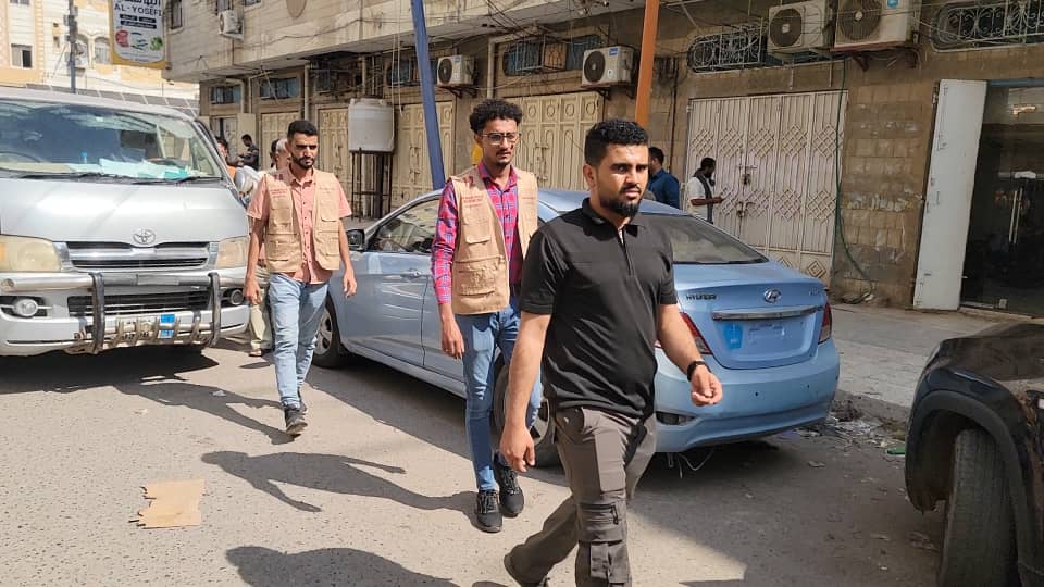 إغلاق ( 17 ) منشأة صحية مخالفة في مديرية المنصورة بعدن إغلاق ( 17 ) منشأة صحية مخالفة في مديرية المنصورة بعدن