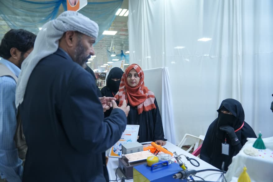 مأرب…تدشين بازار تسويقي لمنتجات النساء المستفيدات من مشروع التمكين المهني وتحسين سبل العيش. مأرب…تدشين بازار تسويقي لمنتجات النساء المستفيدات من مشروع التمكين المهني وتحسين سبل العيش.