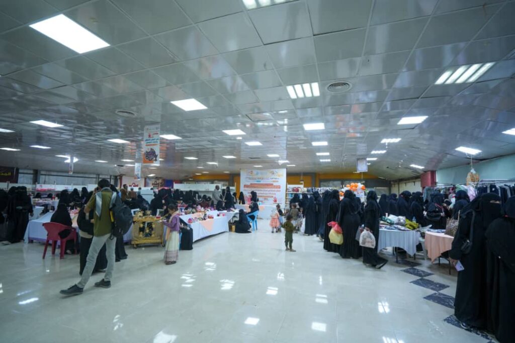 مأرب…تدشين بازار تسويقي لمنتجات النساء المستفيدات من مشروع التمكين المهني وتحسين سبل العيش. مأرب…تدشين بازار تسويقي لمنتجات النساء المستفيدات من مشروع التمكين المهني وتحسين سبل العيش.