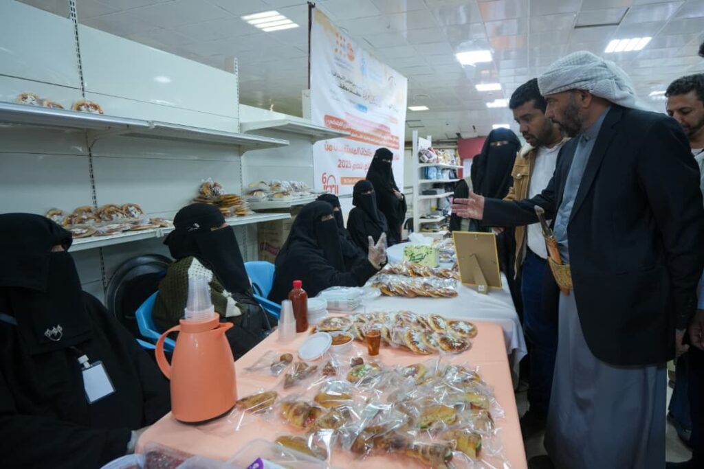 مأرب…تدشين بازار تسويقي لمنتجات النساء المستفيدات من مشروع التمكين المهني وتحسين سبل العيش. مأرب…تدشين بازار تسويقي لمنتجات النساء المستفيدات من مشروع التمكين المهني وتحسين سبل العيش.