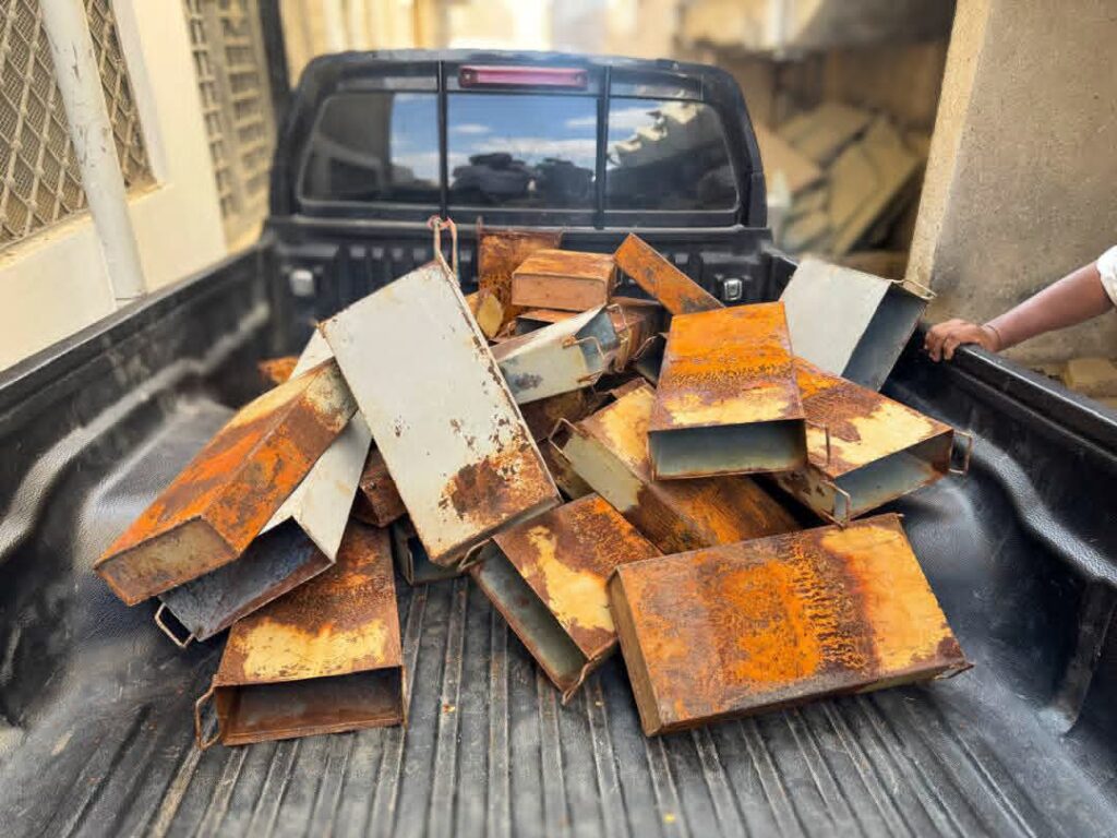 بعد تسلّم نتائج الفحوصات الطبية..نتائج صادمة (70%) من مياه المعامل في المكلا غير صالحةٍ للشرب بعد تسلّم نتائج الفحوصات الطبية..نتائج صادمة (70%) من مياه المعامل في المكلا غير صالحةٍ للشرب