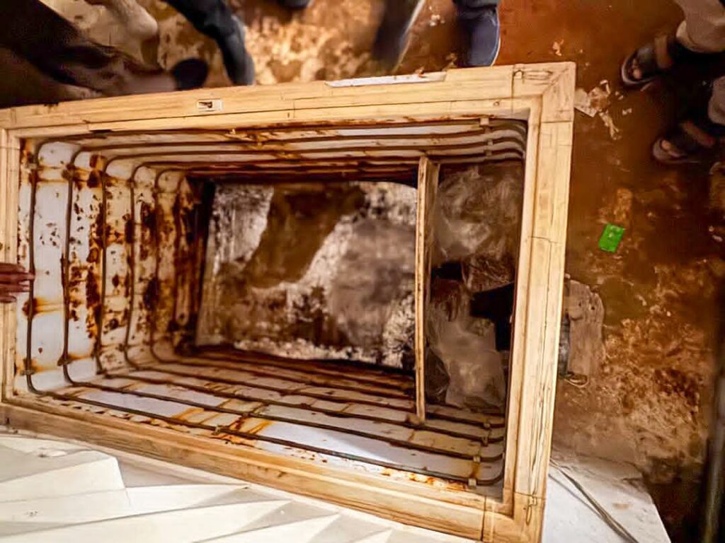 بعد تسلّم نتائج الفحوصات الطبية..نتائج صادمة (70%) من مياه المعامل في المكلا غير صالحةٍ للشرب بعد تسلّم نتائج الفحوصات الطبية..نتائج صادمة (70%) من مياه المعامل في المكلا غير صالحةٍ للشرب