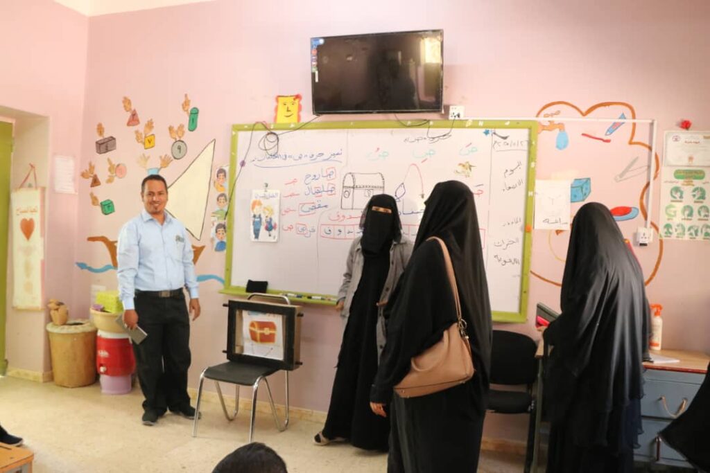 فريق التوجيه الفني بمكتب التربية والتعليم بالوادي والصحراء ومكتب المديرية في رحاب روضة الطفل بتاربة فريق التوجيه الفني بمكتب التربية والتعليم بالوادي والصحراء ومكتب المديرية في رحاب روضة الطفل بتاربة