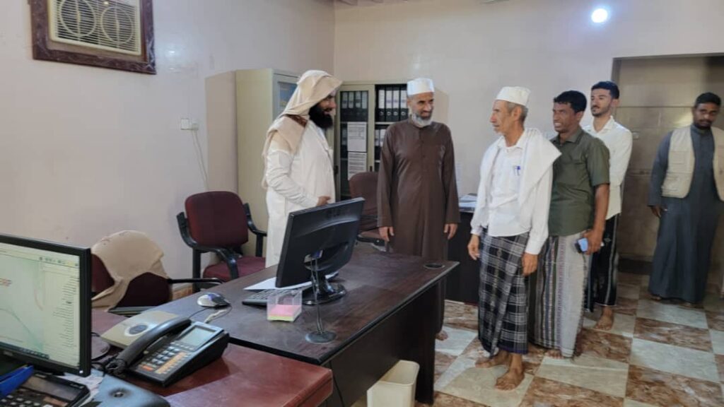 مدير عام مديرية دوعن يزور مؤسسة وادي دوعن للتنمية ويطّلع على مشاريعها وبرامجها مدير عام مديرية دوعن يزور مؤسسة وادي دوعن للتنمية ويطّلع على مشاريعها وبرامجها