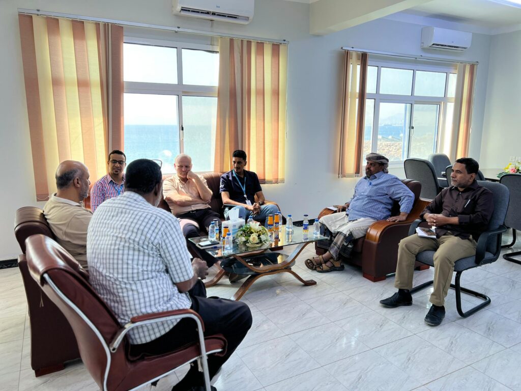 رئيسا هيئتي مصائد البحر العربي والمهرة يلتقيان توم ثوردجو ويضعان رؤية مشتركة لتعزيز أداء المصائد السمكية رئيسا هيئتي مصائد البحر العربي والمهرة يلتقيان توم ثوردجو ويضعان رؤية مشتركة لتعزيز أداء المصائد السمكية