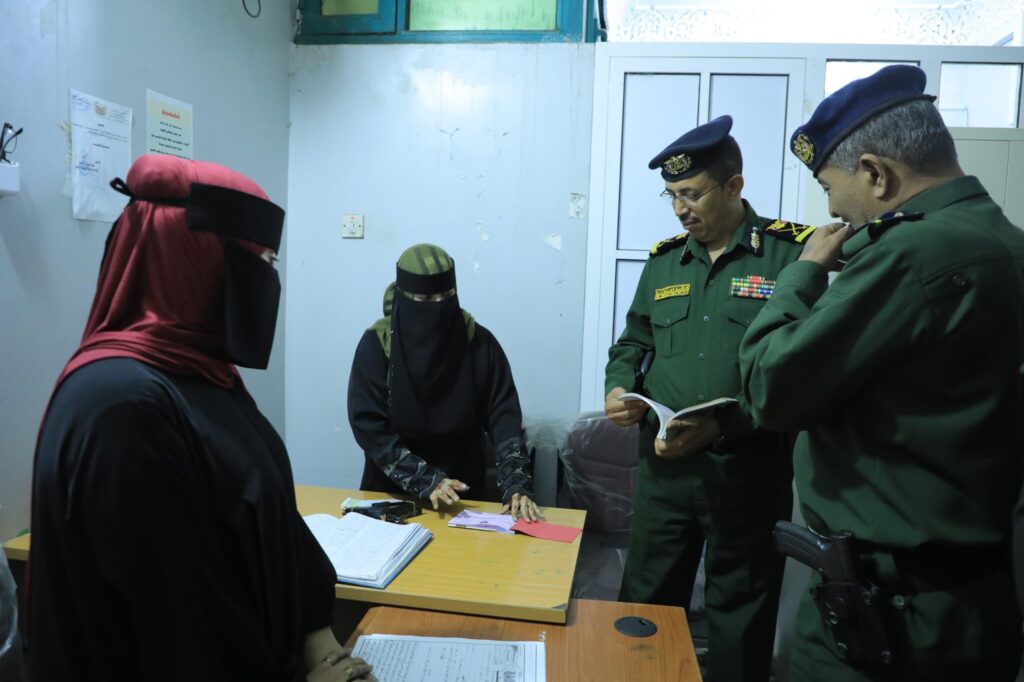 وكيل قطاع الخدمات بوزارة الداخلية يطّلع على مستوى الأداء في مصلحة الأحوال المدنية والسجل المدني وكيل قطاع الخدمات بوزارة الداخلية يطّلع على مستوى الأداء في مصلحة الأحوال المدنية والسجل المدني