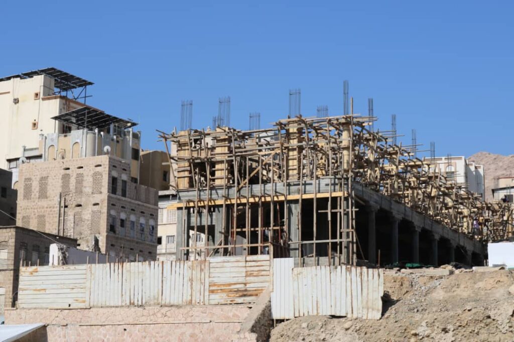 الوكيل الفني ومدير عام مديرية المكلا يتفقدان عدد من المشاريع التنموية والخدمية الوكيل الفني ومدير عام مديرية المكلا يتفقدان عدد من المشاريع التنموية والخدمية