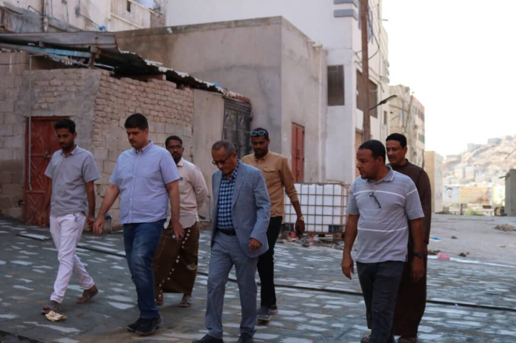 الوكيل الفني ومدير عام مديرية المكلا يتفقدان عدد من المشاريع التنموية والخدمية الوكيل الفني ومدير عام مديرية المكلا يتفقدان عدد من المشاريع التنموية والخدمية