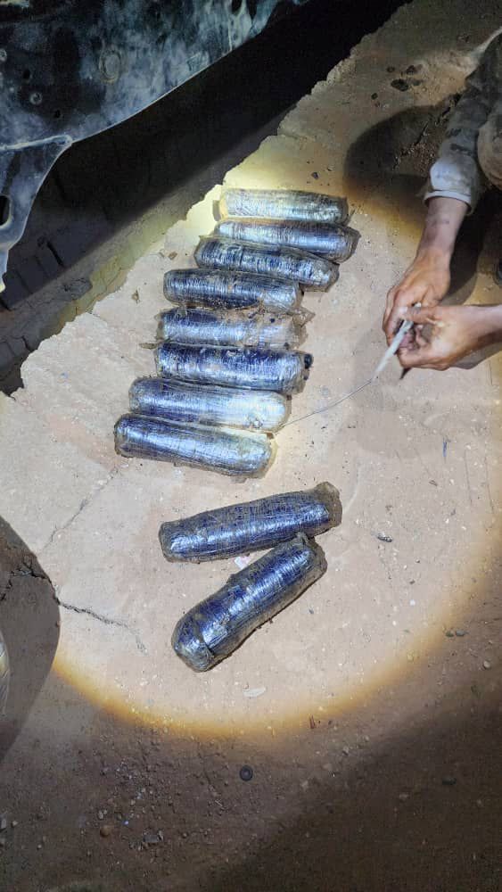 كتيبة حماية وأمن منفذ الوديعة تُحبط تهريب 24 كيلوغراماً من الحشيش المخدر كانت في طريقها إلى السعودية "شاهد الصور" كتيبة حماية وأمن منفذ الوديعة تُحبط تهريب 24 كيلوغراماً من الحشيش المخدر كانت في طريقها إلى السعودية "شاهد الصور"