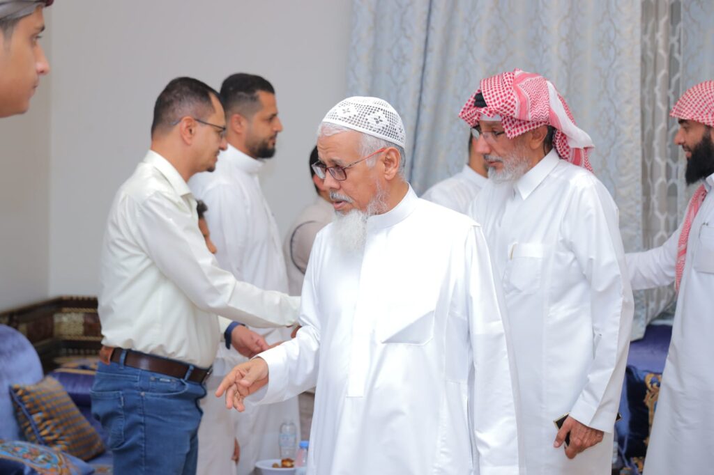 جدة: وكيل وزارة الأوقاف الشيخ مختار الرباش يؤدي واجب العزاء برحيل الداعية البارز الشيخ محمد المقرمي جدة: وكيل وزارة الأوقاف الشيخ مختار الرباش يؤدي واجب العزاء برحيل الداعية البارز الشيخ محمد المقرمي