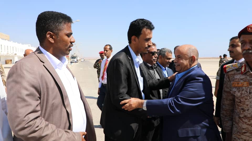 محافظ حضرموت يصل المكلا بعد أدائه اليمين الدستورية أمام فخامة رئيس مجلس القيادة الرئاسي محافظ حضرموت يصل المكلا بعد أدائه اليمين الدستورية أمام فخامة رئيس مجلس القيادة الرئاسي