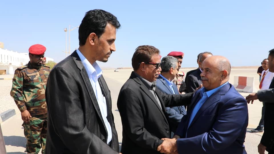 محافظ حضرموت يصل المكلا بعد أدائه اليمين الدستورية أمام فخامة رئيس مجلس القيادة الرئاسي محافظ حضرموت يصل المكلا بعد أدائه اليمين الدستورية أمام فخامة رئيس مجلس القيادة الرئاسي